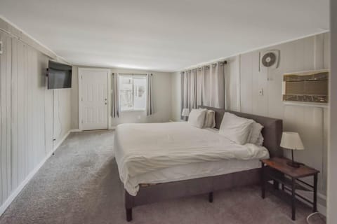 Spacious ranch on large lot near water world House in Federal Heights