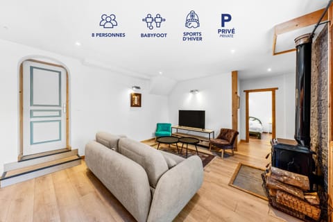 Communal lounge/ TV room, Living room, Seating area