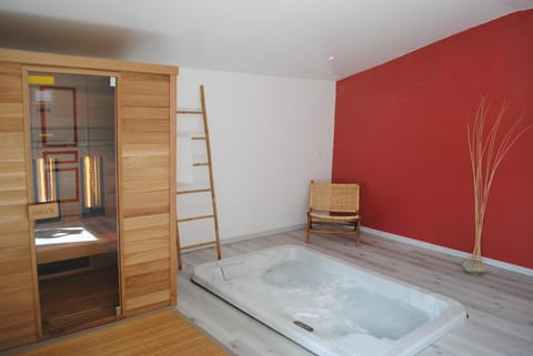 Hot Tub, Sauna, Spa and wellness centre/facilities, Area and facilities