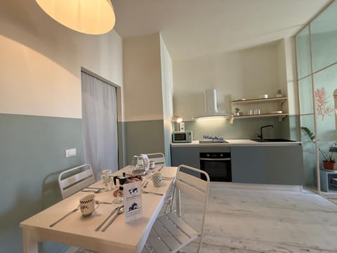 Kitchen or kitchenette, Dining area, stove