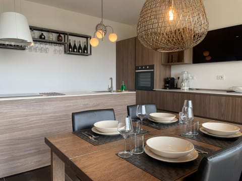 TV and multimedia, Kitchen or kitchenette, Dining area, Garden view