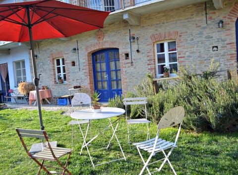 Property building, Patio, Spring, Day, Garden, Garden view