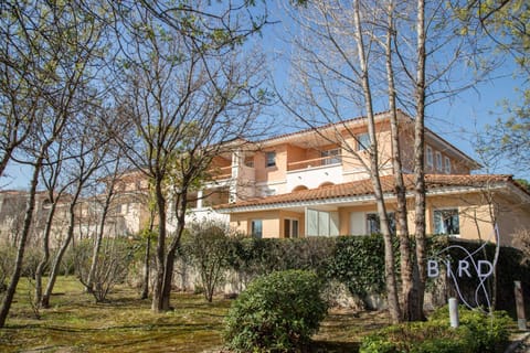 magnificent one-bedroom apartment with lake views near the sea and golf Apartment in Mandelieu-La Napoule