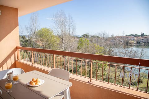 magnificent one-bedroom apartment with lake views near the sea and golf Apartment in Mandelieu-La Napoule
