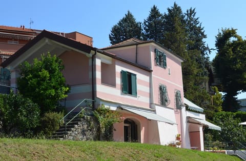 Property building, Garden, Balcony/Terrace