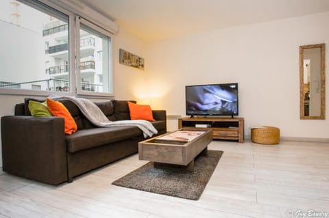 Communal lounge/ TV room, TV and multimedia, Living room, Seating area