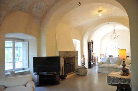 Communal lounge/ TV room, Communal lounge/ TV room, TV and multimedia, Living room, Evening entertainment