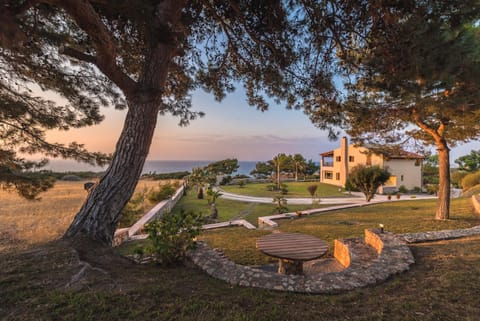 Facade/entrance, Garden, Sea view