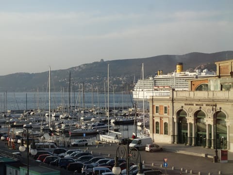 Piazza Venezia Le Camere Bed and Breakfast in Trieste