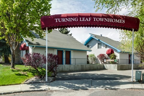 Turning Leaf Townhome Suites Apartment hotel in Spokane