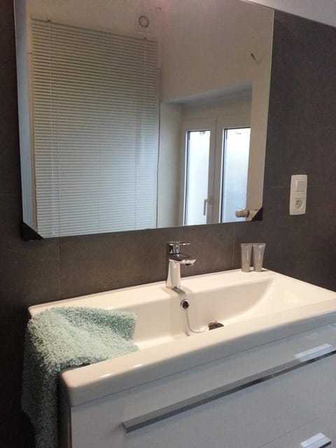 Toilet, Property building, Bathroom, Decorative detail