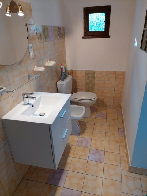 Shower, Toilet, bidet