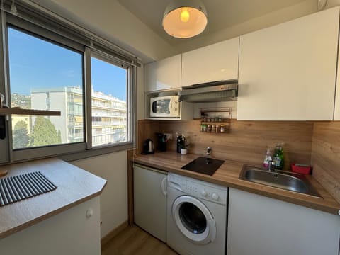 Le Doris , studio climatisé proche bord de mer Apartment in Antibes