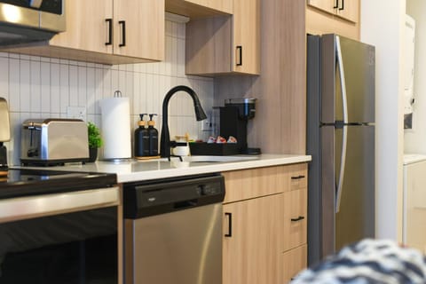 Coffee/tea facilities, Kitchen or kitchenette, dishwasher, oven, pet friendly, stove, toaster