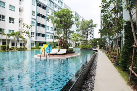 Property building, Garden, Swimming pool