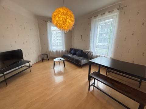 Communal lounge/ TV room, TV and multimedia, Living room, Seating area