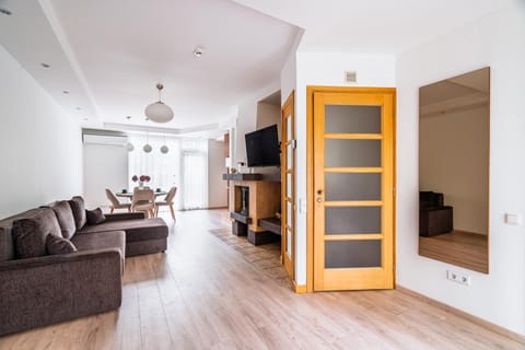 TV and multimedia, Seating area, Evening entertainment