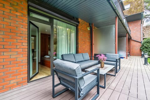 Property building, Seating area