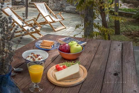 Patio, Spring, Day, Dining area, On site, Garden view, Mountain view