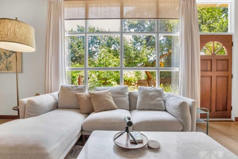 Serene Retreat with Hot Tub - Fire Pit - Deck House in Forestville