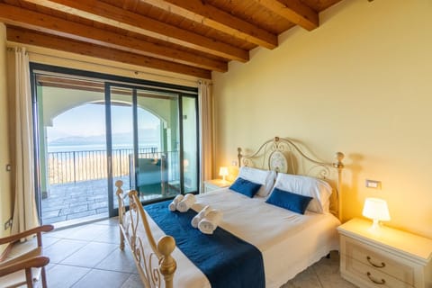 View (from property/room), Balcony/Terrace, Bedroom