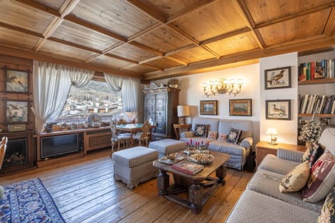 Communal lounge/ TV room, Living room