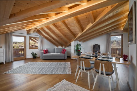Living room, Dining area, Food