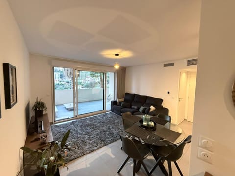 TV and multimedia, Living room, Dining area