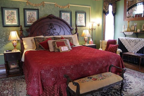 Schuster Mansion Bed & Breakfast Bed and Breakfast in Milwaukee