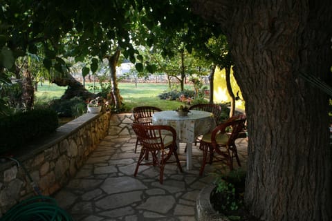 Seating area, On site