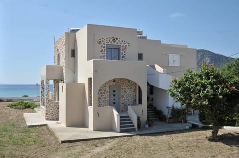 Property building, Facade/entrance, Garden