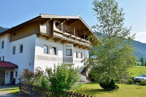 Facade/entrance, Lounge or bar