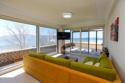 Communal lounge/ TV room, Living room