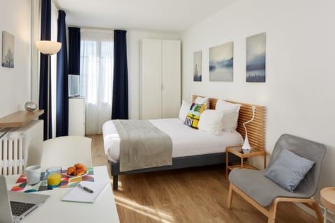 Bed, Photo of the whole room, Bedroom, wardrobe