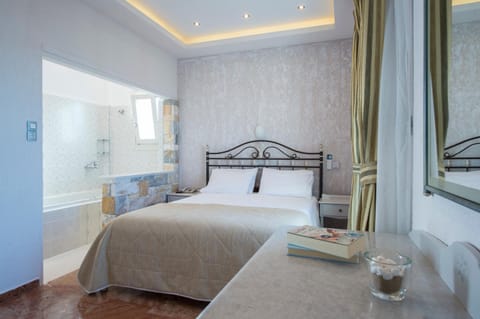 Bed, Photo of the whole room, Decorative detail, Bedroom