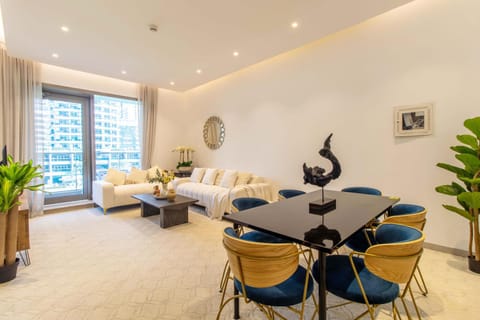 Luxurious 2Bed in Sparkle Tower-Marina View Apartment in Dubai