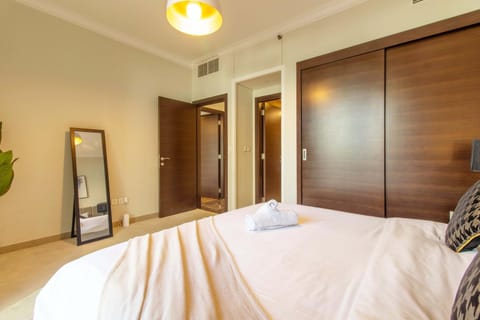 Luxurious 2Bed in Sparkle Tower-Marina View Apartment in Dubai