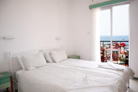 Bed, Photo of the whole room, Bedroom, Sea view