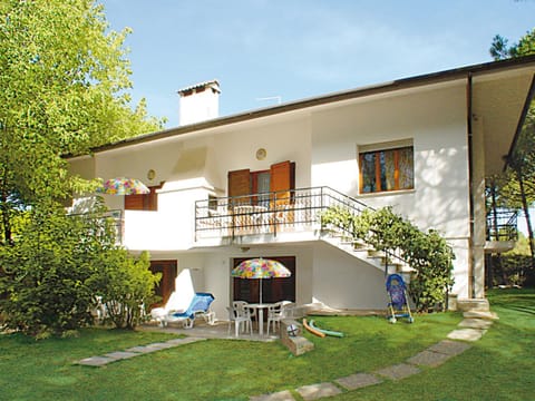Facade/entrance, Garden