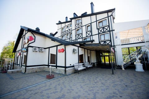Trio Hotel Restaurant Posada in Lviv Oblast