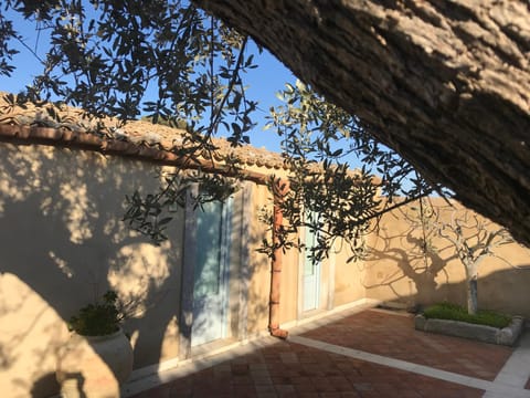 Patio, Garden, Photo of the whole room, Decorative detail, Sunset