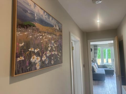 Modern, newly built 2 bedroom bungalow with free parking, sleeps 6 Apartment in Hereford