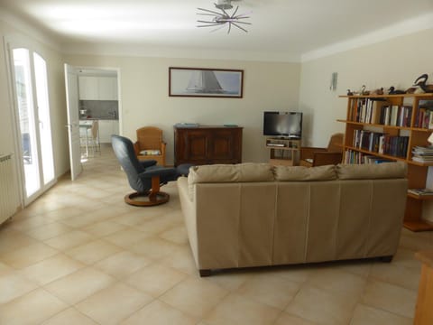 Communal lounge/ TV room