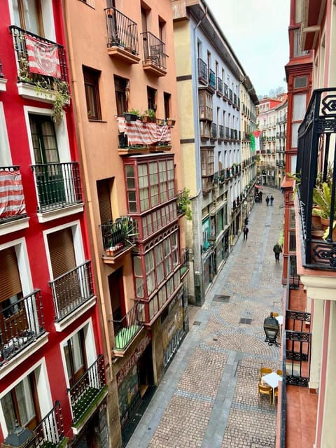 Casual Serantes Bed and Breakfast in Bilbao