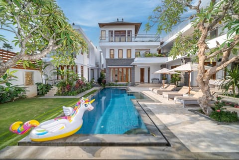 Property building, Swimming pool