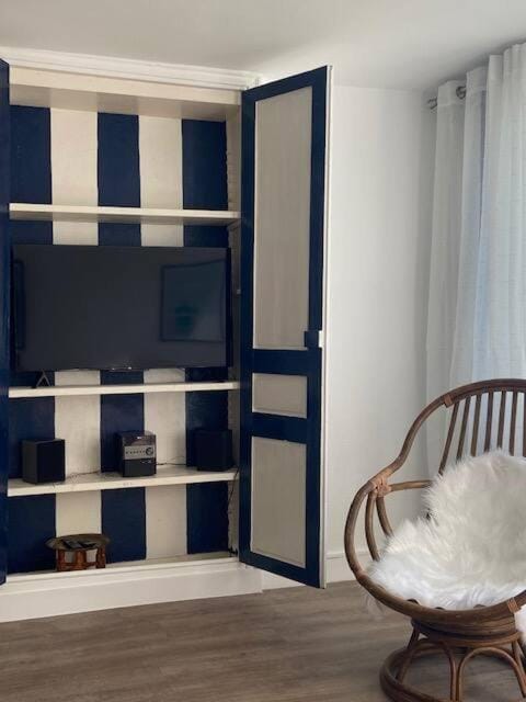 Côté Port Apartment in Granville