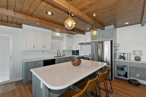 Lake Gregory Skyline Ridge House in Crestline