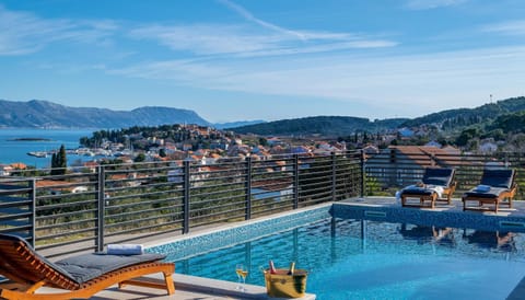 Swimming pool, Location, children, Family