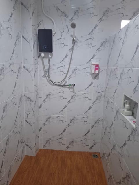 Tree Tops River Huts Resort in Khlong Sok