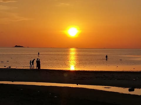 The Ford SunSet Beach Resort Resort in Ko Pha-ngan Sub-district
